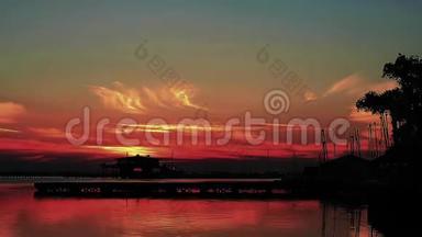 太阳升起水帕克湾波兰